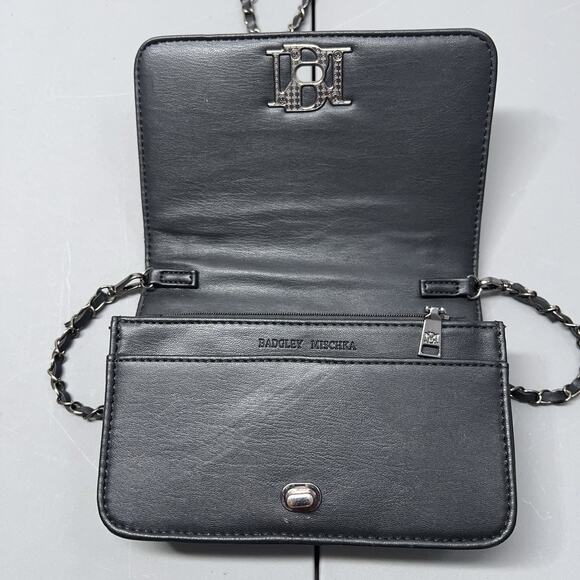 Badgley Mischka Black Chevron Quilted Crossbody Bag Metal Chains Strap Vegan - Picture 7 of 16